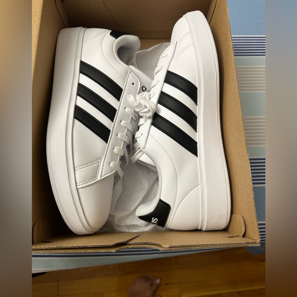 NWB - Women’s Adidas Grand Court 2.0 Tennis Shoe size 8.5 - Picture 5 of 11